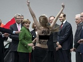 � �������� FEMEN � ����� ������ � �������� ��������� ���������� � ������ � �������